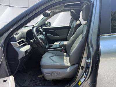 2023 Toyota Highlander Hybrid Base