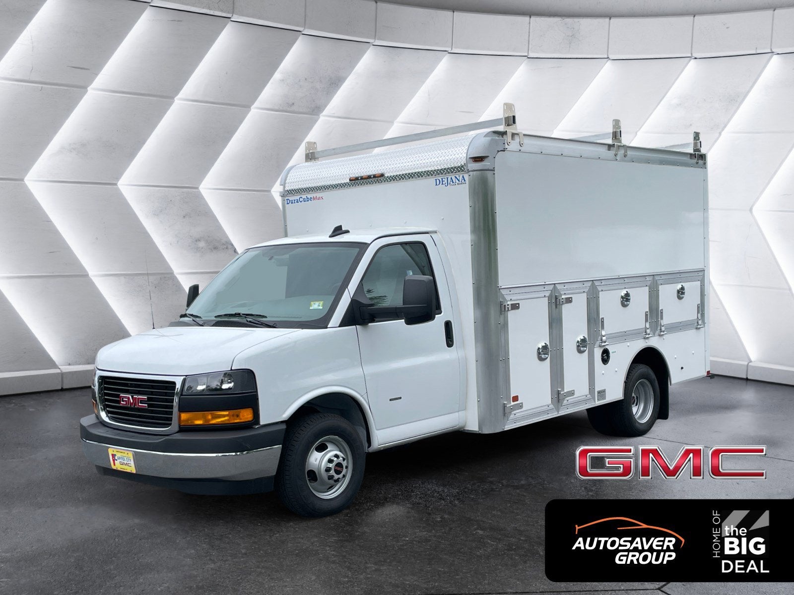 2025 GMC Savana Cutaway 3500 1WT Dejana Duracube