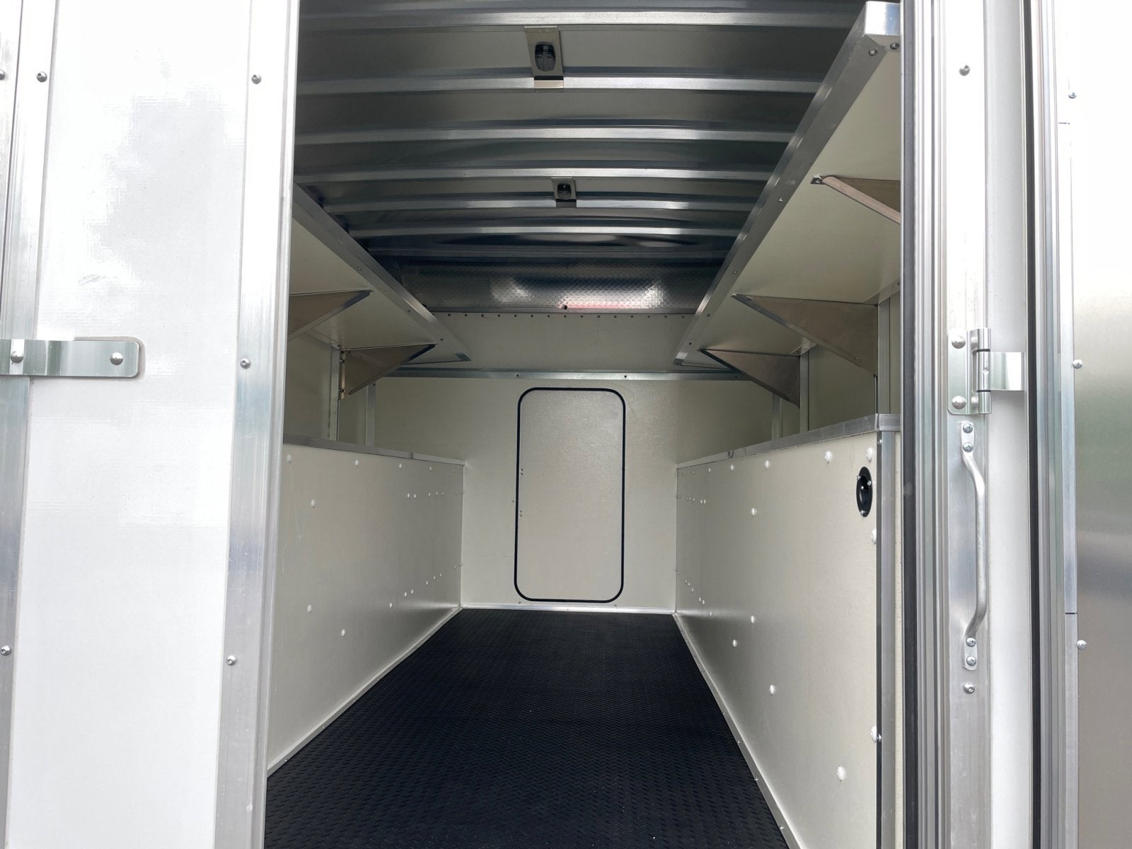 2025 GMC Savana Cutaway 3500 1WT Dejana Duracube