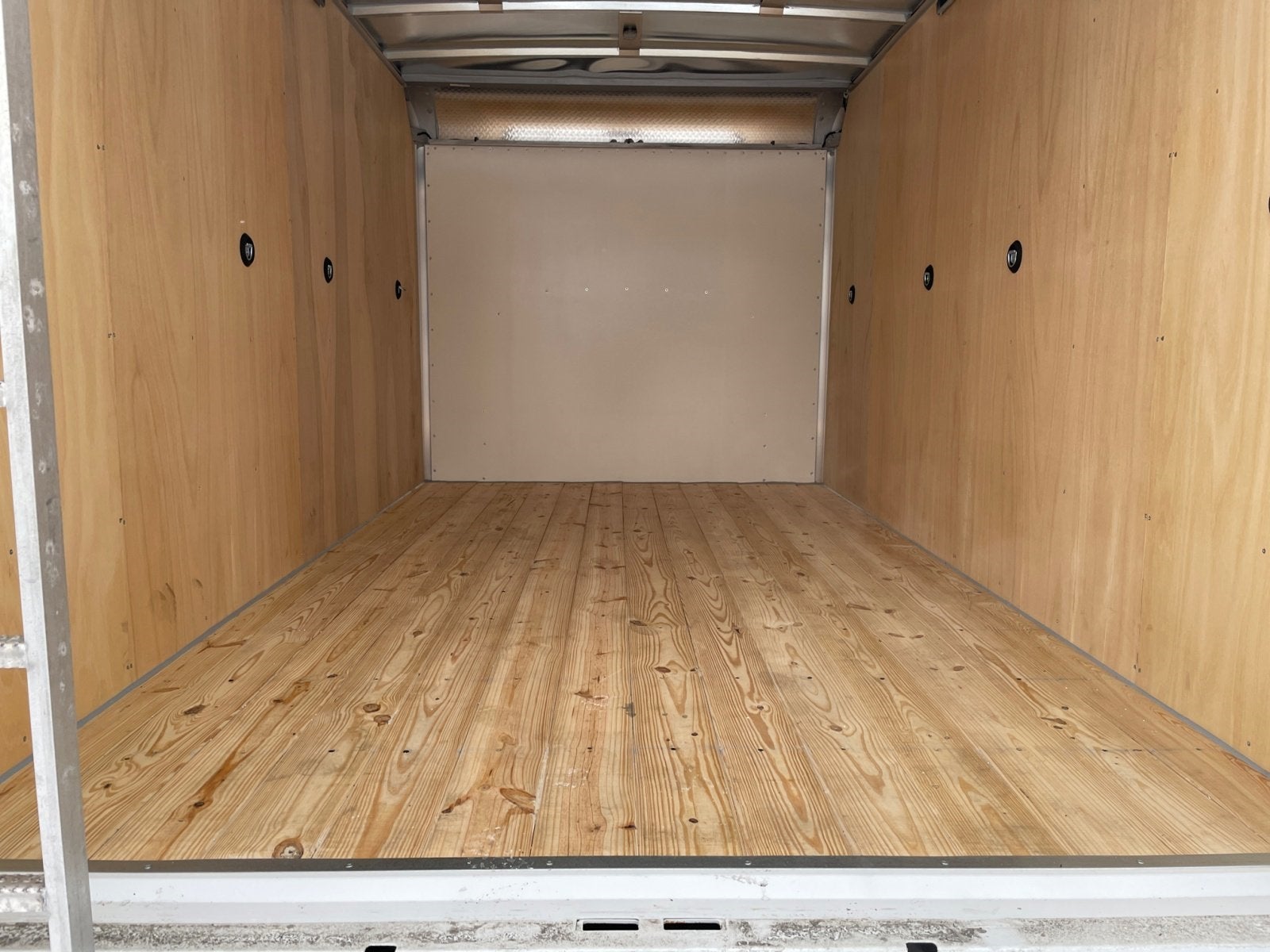 2024 GMC Savana Cutaway 4500 2WT Dejana 14 Ft. Duracube