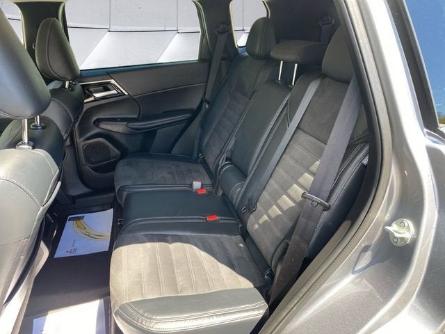 2023 Mitsubishi Outlander Base