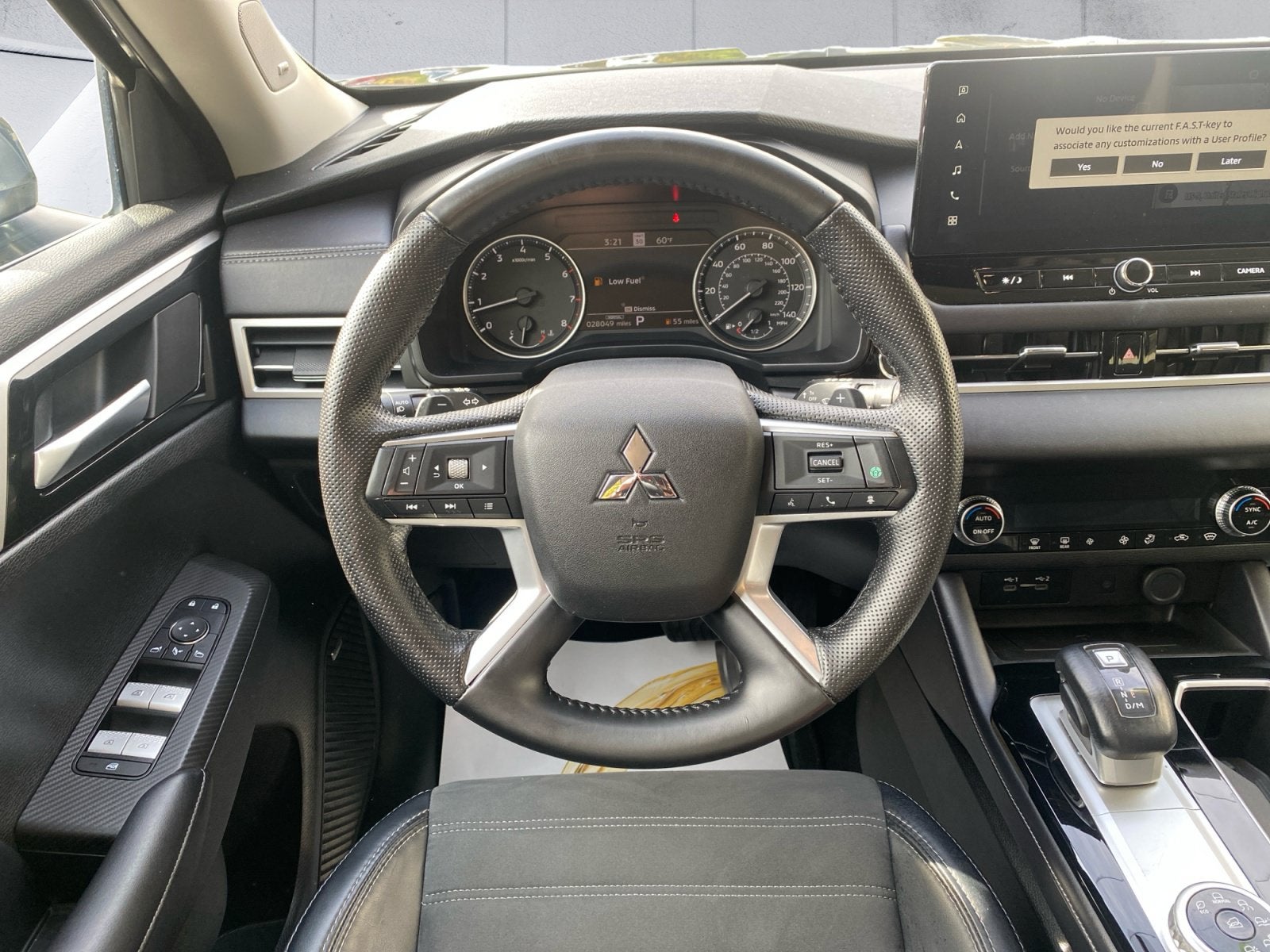 2025 Mitsubishi Outlander Base