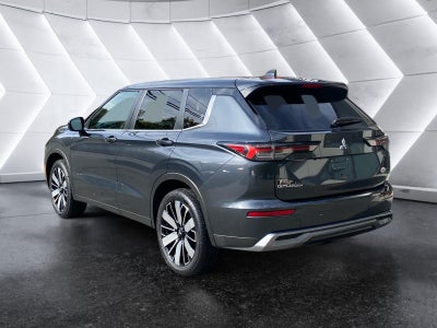 2025 Mitsubishi Outlander Base