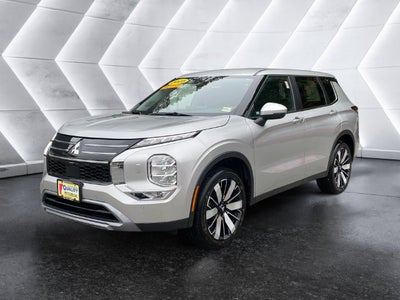2025 Mitsubishi Outlander SE 7 Passenger
