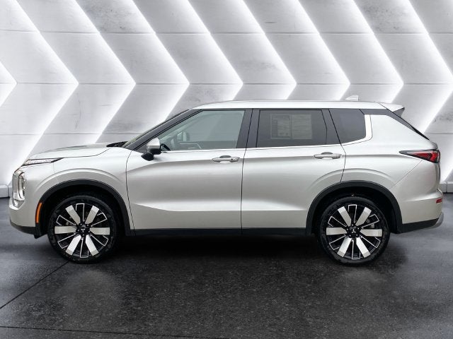 2025 Mitsubishi Outlander SE 7 Passenger