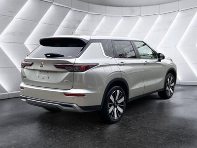 2025 Mitsubishi Outlander SE 7 Passenger