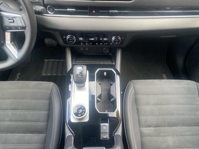 2025 Mitsubishi Outlander Base