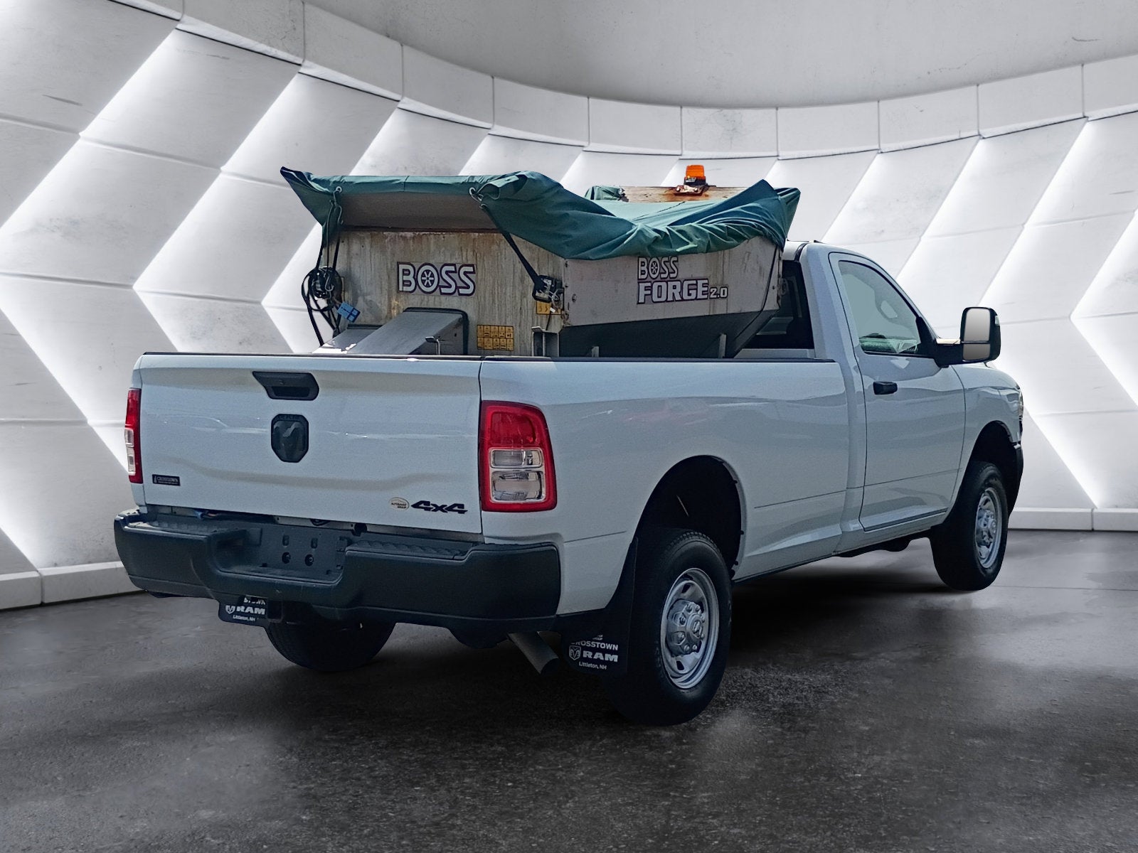 2024 RAM 2500 Tradesman 9'2 Boss V-Plow Stainless Boss Sander