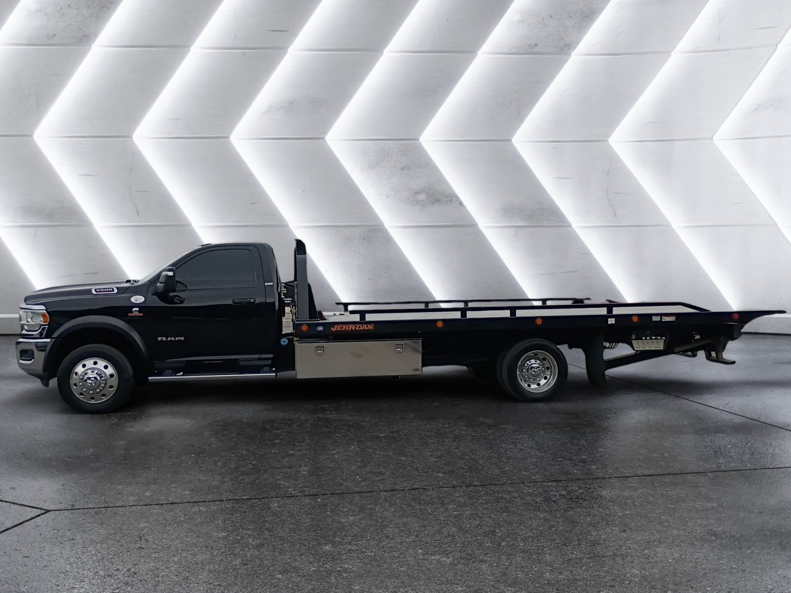 2024 RAM 5500HD SLT JERR-DAN ROLL BACK