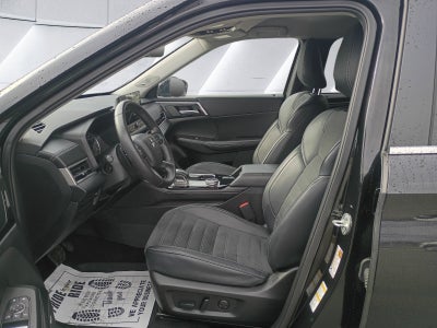 2025 Mitsubishi Outlander Base