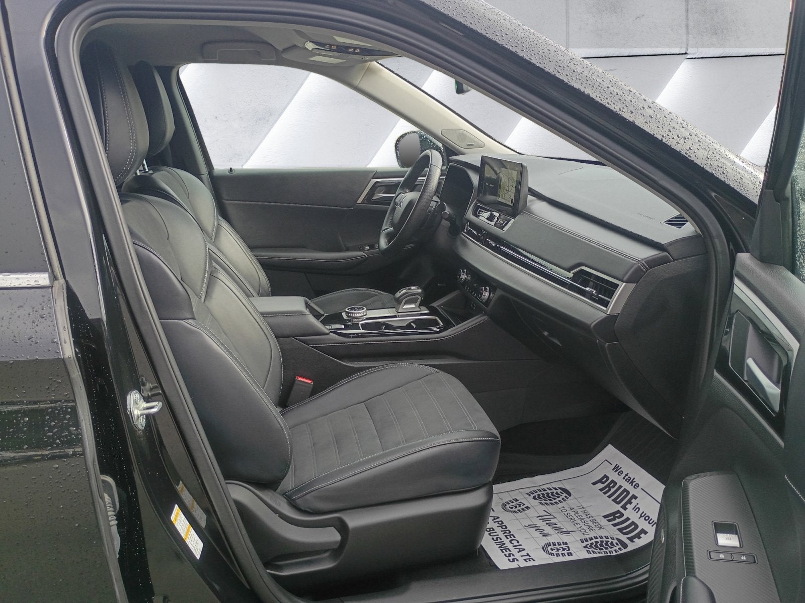 2025 Mitsubishi Outlander Base